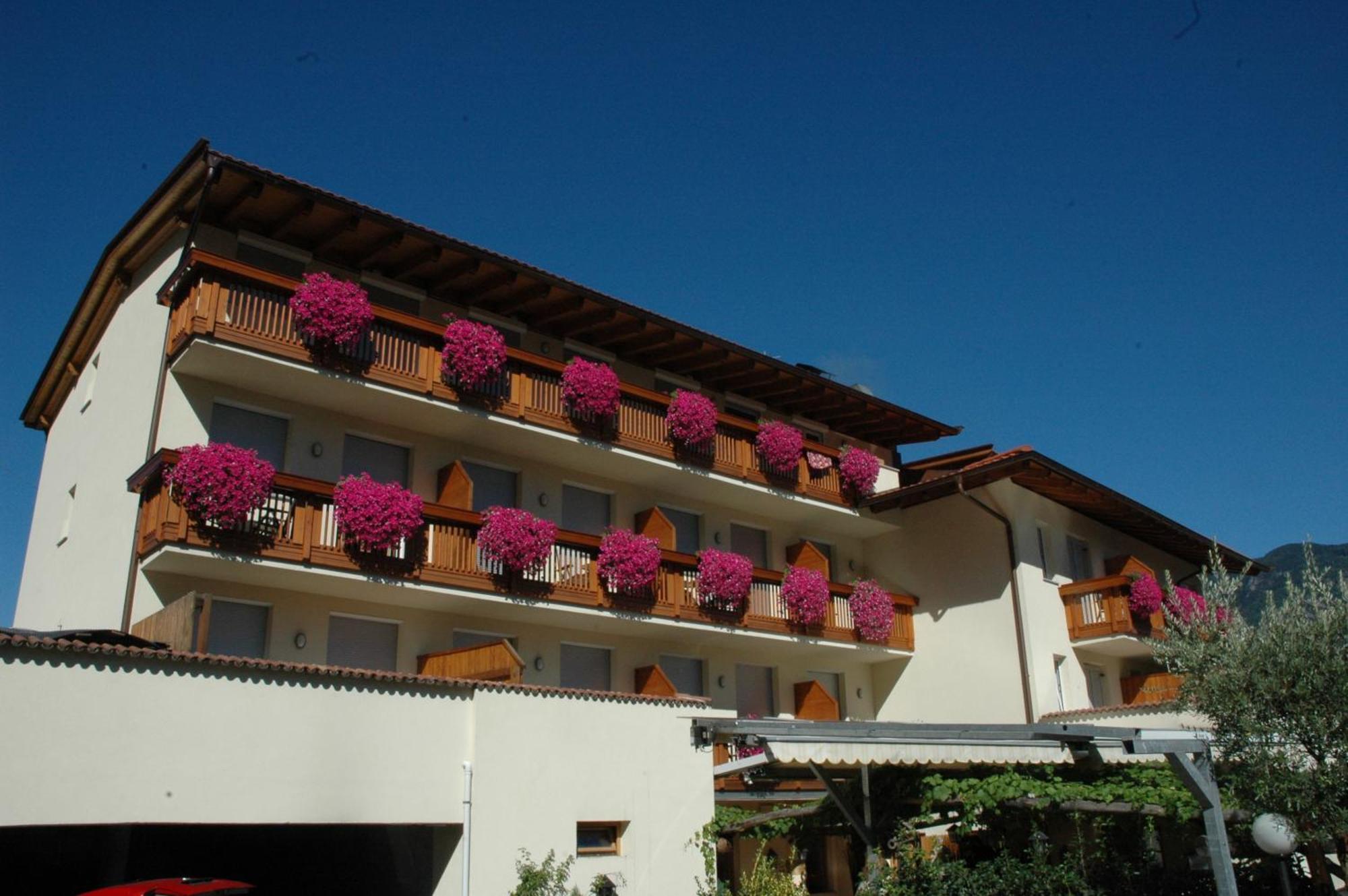 Hotel Loewenwirt Cermes Luaran gambar