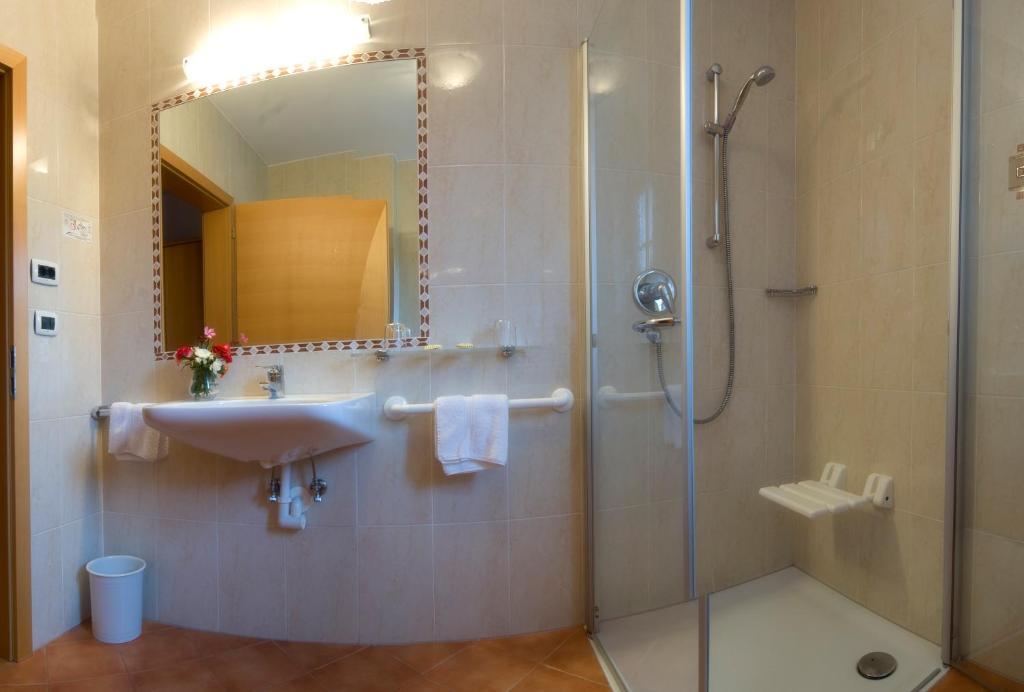 Hotel Loewenwirt Cermes Bilik gambar